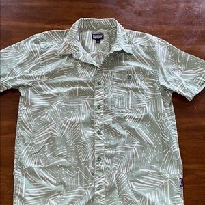 Patagonia Men's Palm Leaf Button Down Shirt